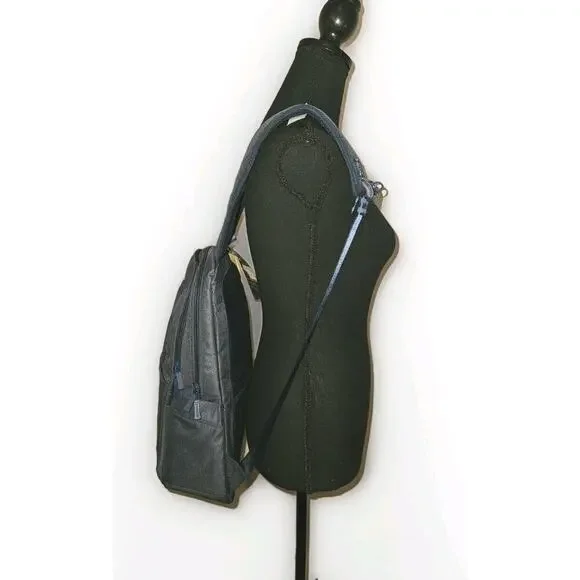 NWT! RIVACASE Suzuka 7760 Backpack With 15.6" Laptop Sleeve Blue - Picture 3 of 9